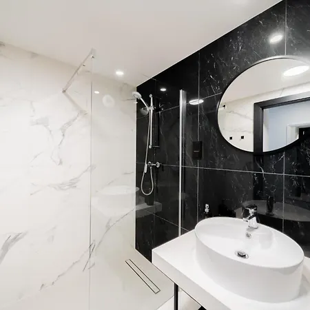 Flora - Z Aneksem I Klimatyzacja, Basen Netflix *